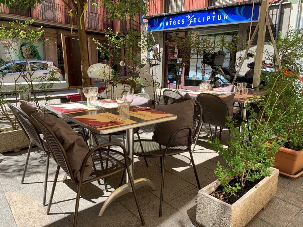 Hostal Del Ripolles Εξωτερικό φωτογραφία